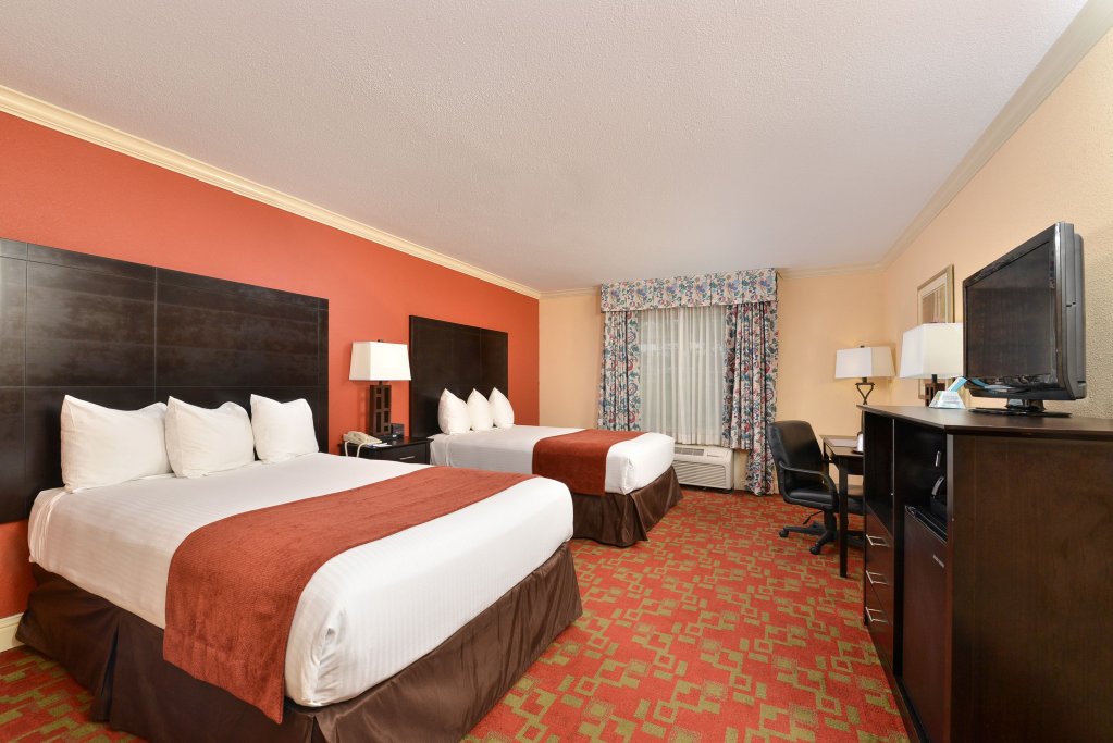 Фото Holiday Inn Express & Suites Shreveport - Downtown, an Ihg Hotel