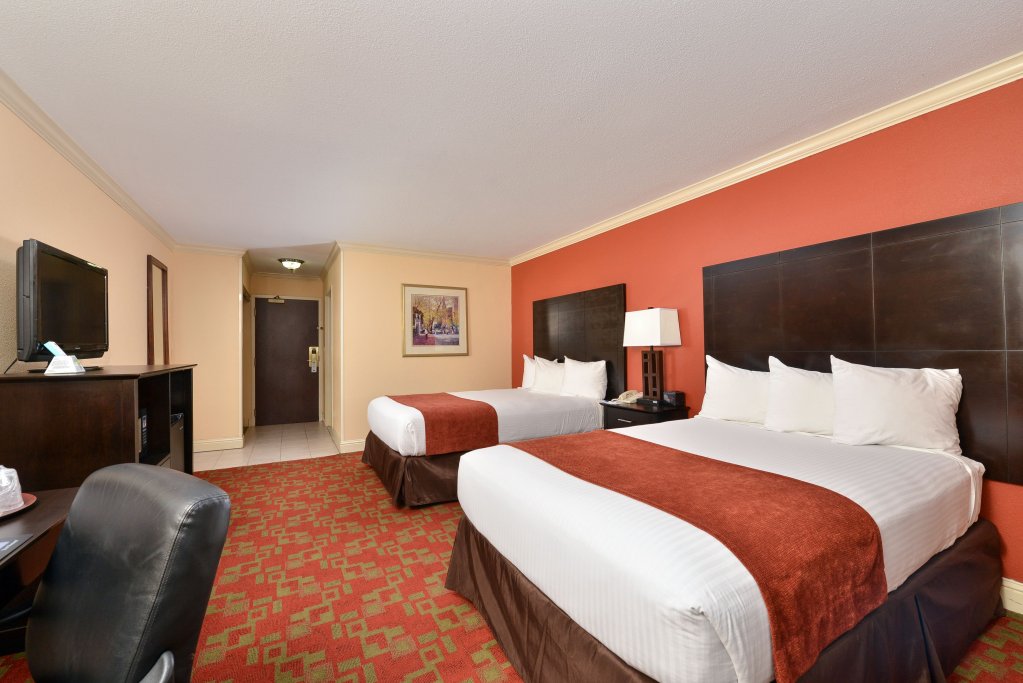 Фото Holiday Inn Express & Suites Shreveport - Downtown, an Ihg Hotel
