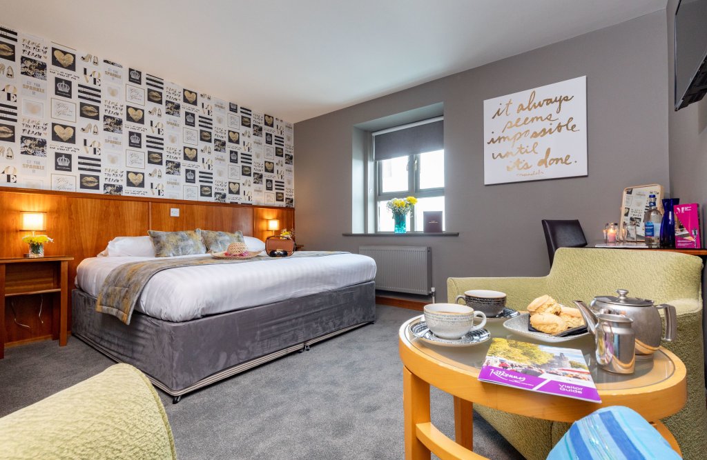 Фото Kilkenny Inn Hotel