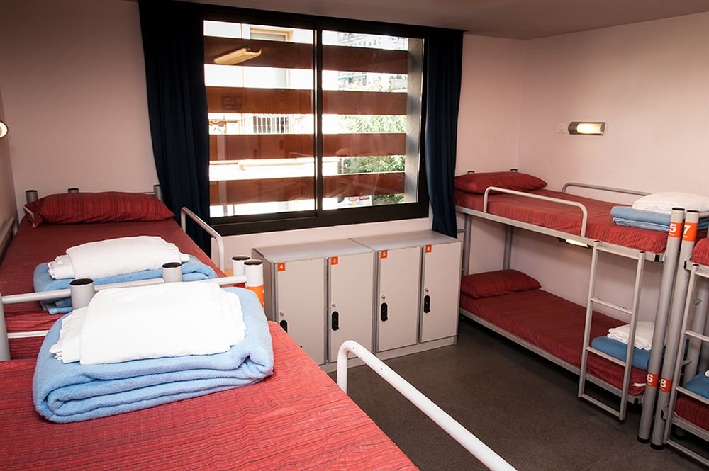 Фото Youth Hostel Pere Tarres