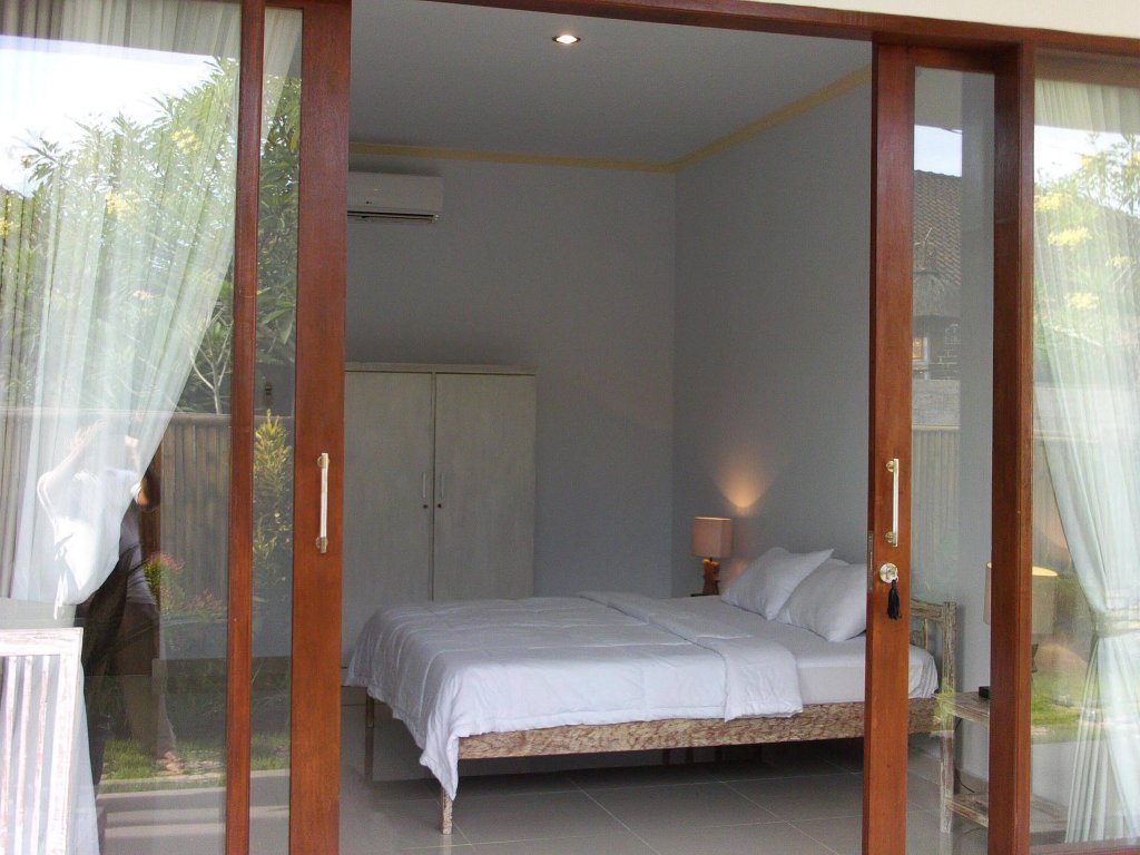 Фото The Wina Echo Beach Guesthouse