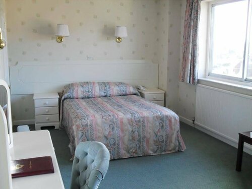 Гостиница The Pines Hotel в Санадже