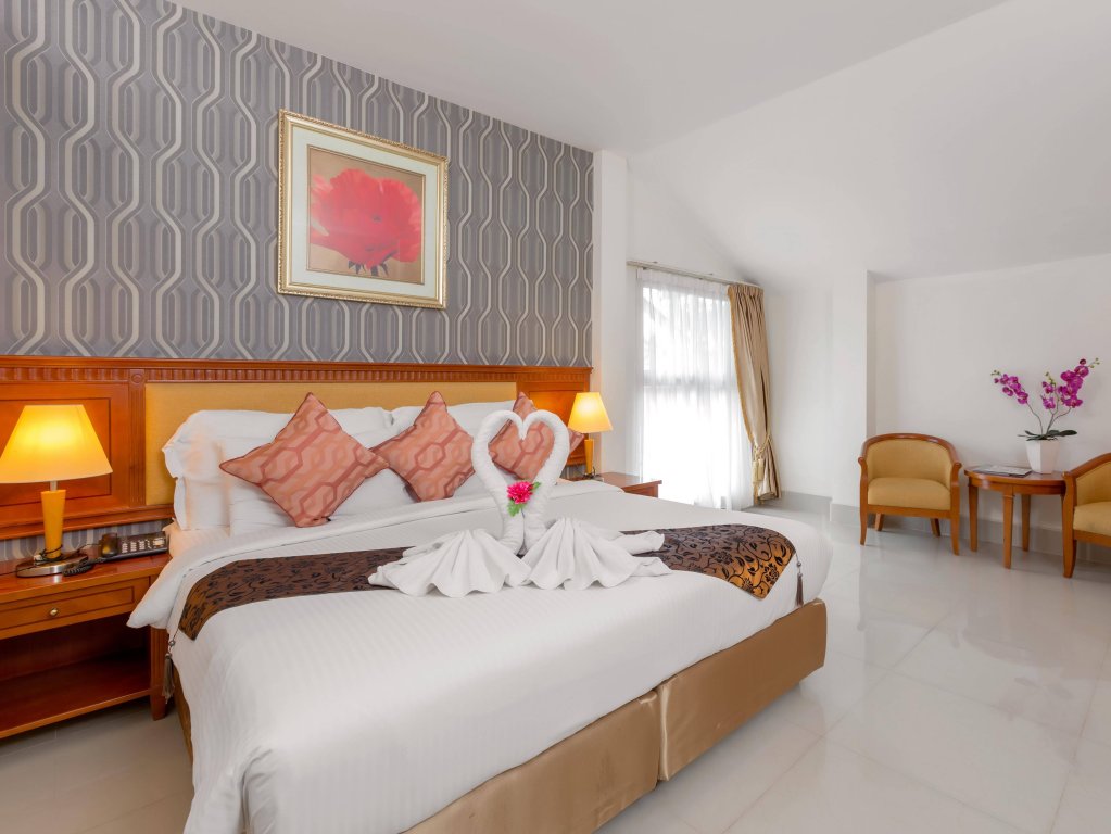 Фото The Golden Ville Boutique Hotel