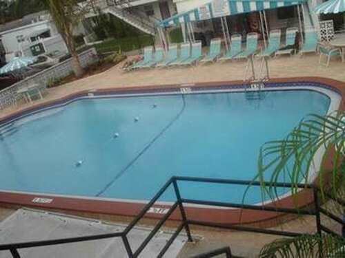 Гостиница Belleair Village Motel в Клируотере