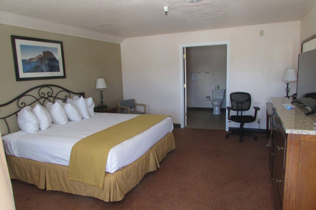 Фото Travelodge by Wyndham Hawthorne