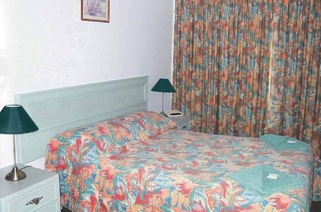 Фото Claremont Hotel Motel