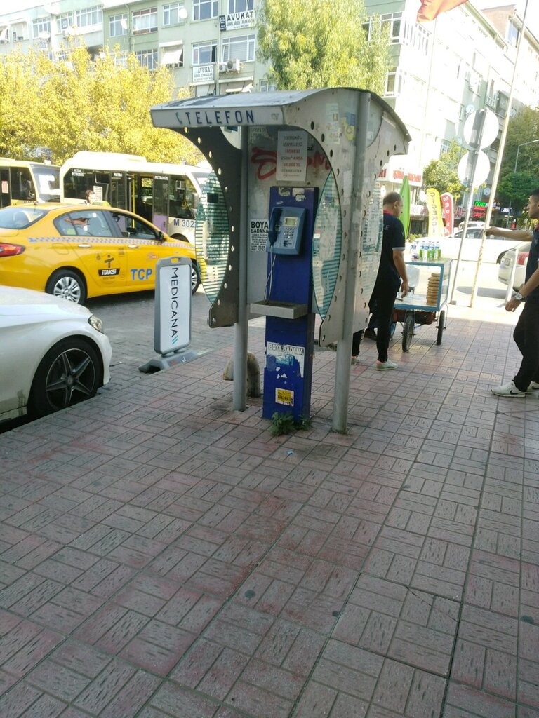 شبكة خطوط الهاتف في المدينة Turk Telekom Telephone Exchange ، اسطنبول، صورة