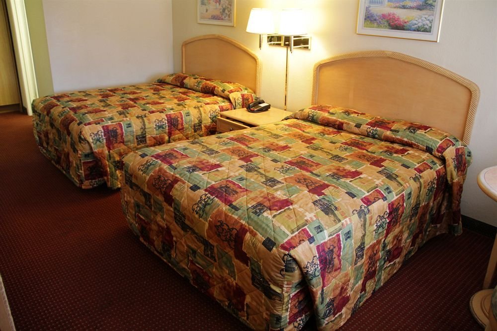 Фото Relax Inn And Suites