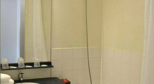Гостиница Hotel Saint Laurent в Ножан-сюре-Сене
