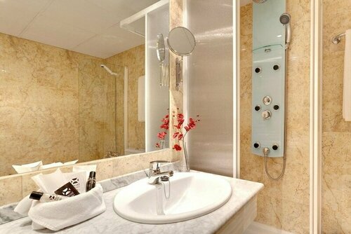 Гостиница Hotel Madrid Torrejón Plaza в Торрехоне де Ардосе
