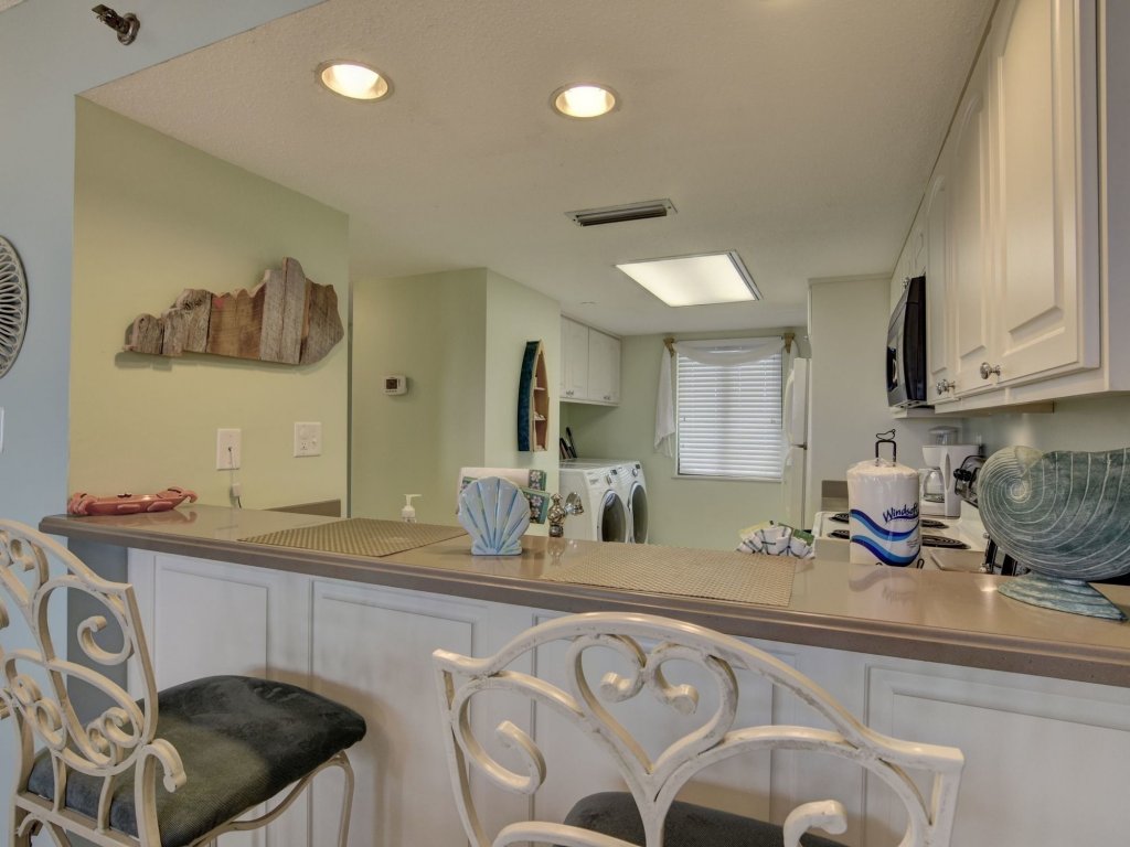 Фото Commodore Resort by Book That Condo