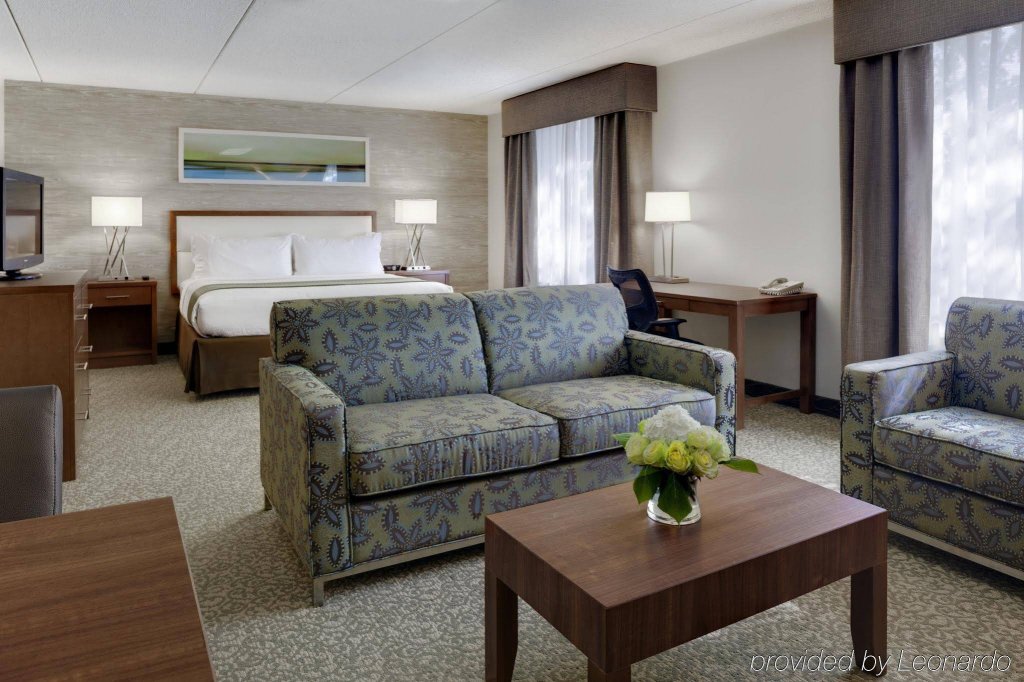 Фото DoubleTree by Hilton Ann Arbor North