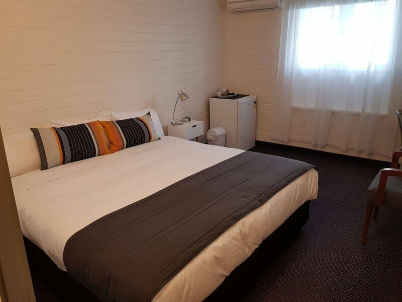 Гостиница Morphett Arms Hotel в Аделаиде