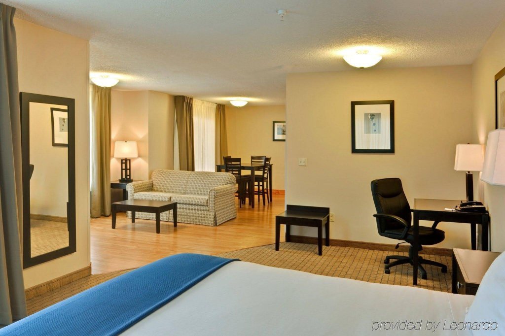Фото Holiday Inn Express Hotel & Suites Albuquerque Airport, an Ihg Hotel