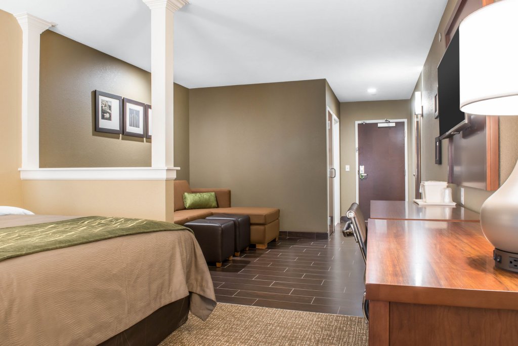 Фото Comfort Inn and Suites