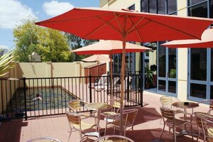 Гостиница Ventura Inn & Suites Hamilton