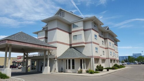 Гостиница SureStay Plus Hotel by Best Western Lethbridge в Летбридже