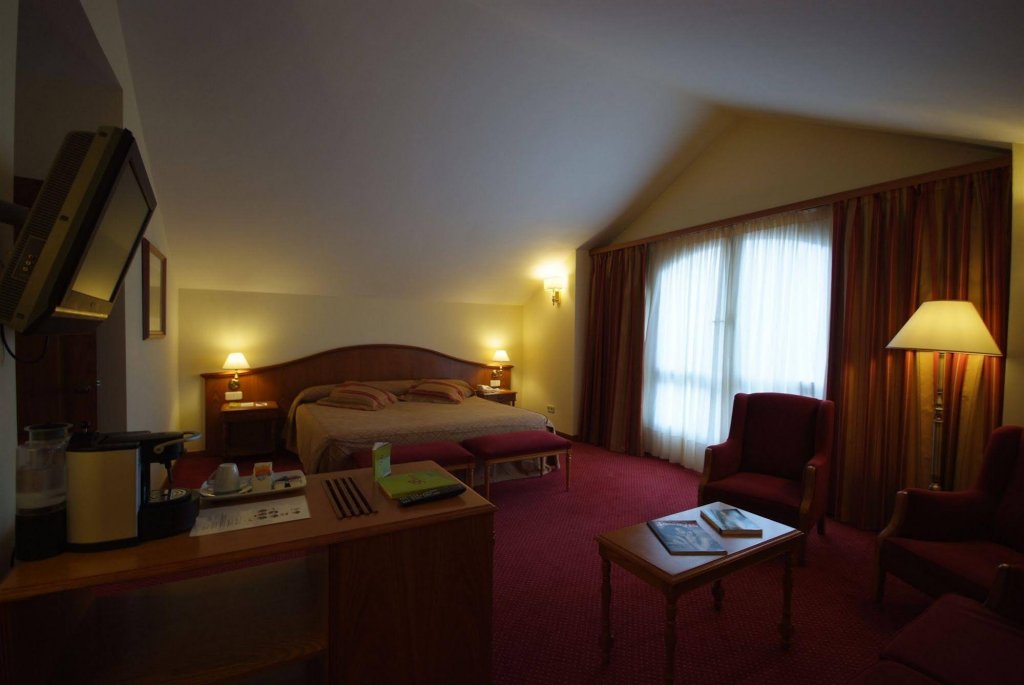 Фото Hotel Hoyuela