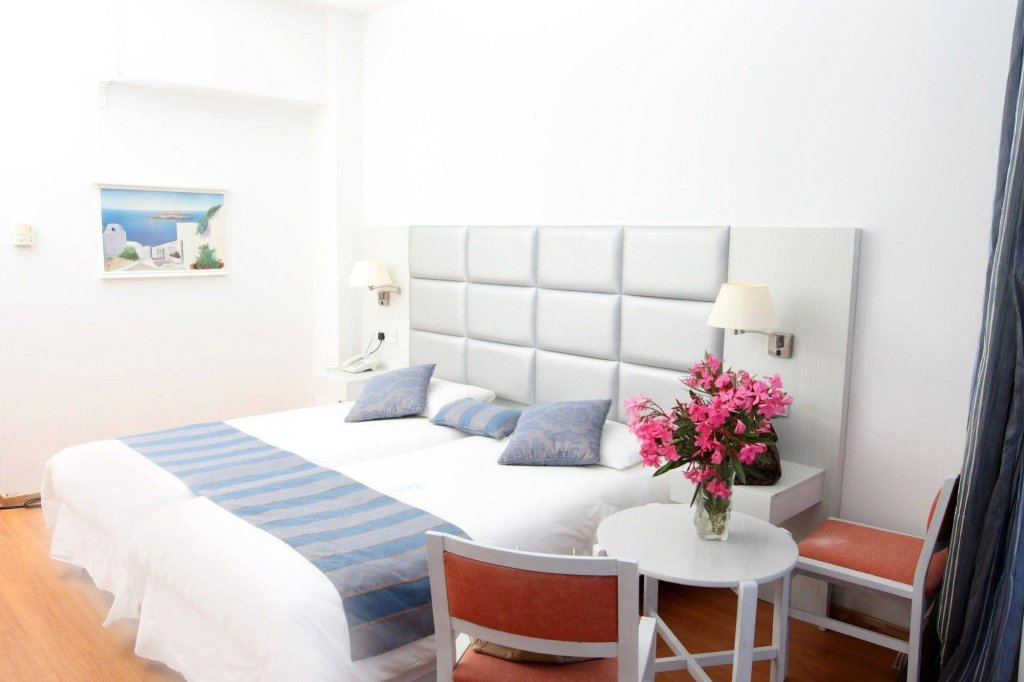 Фото Silver Sands Beach Hotel