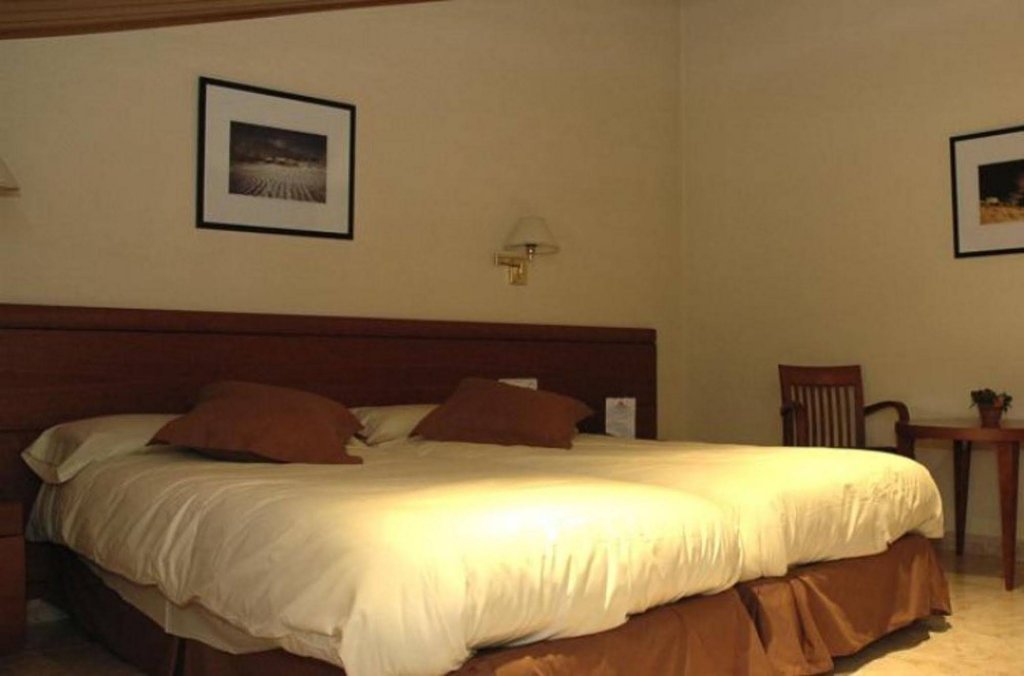 Фото Evenia Oros