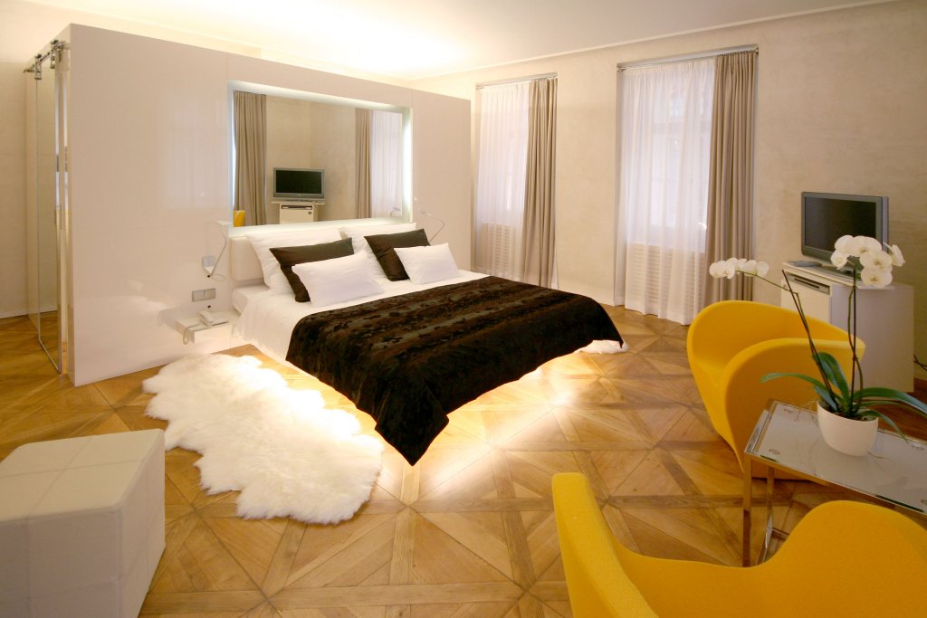 Фото Hotel Three Storks