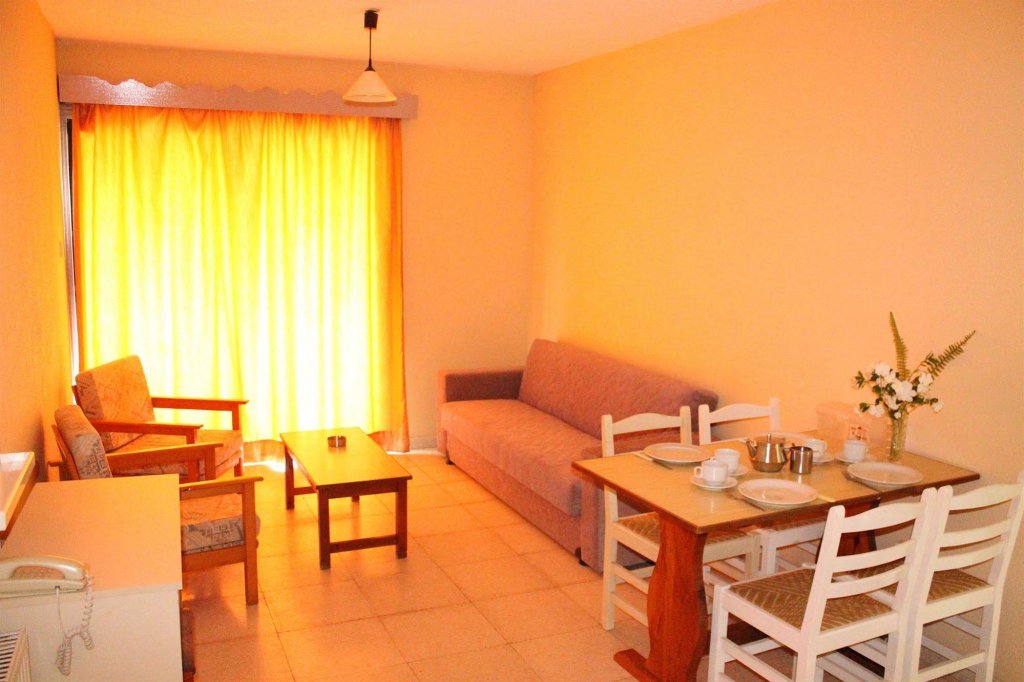 Фото A. Maos Hotel Apartments