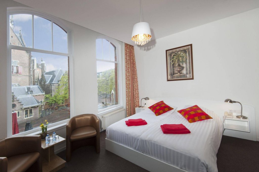 Фото Ambassador City Centre Hotel