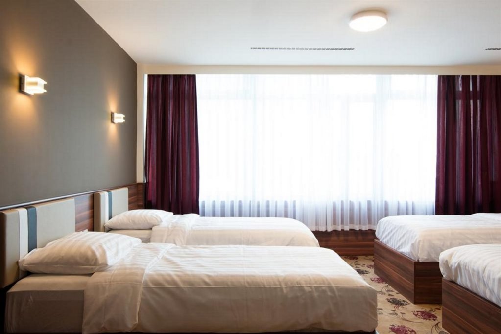 Фото Hotel King's Court