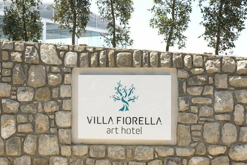 Гостиница Villa Fiorella Art Hotel в Масса-Лубренсе