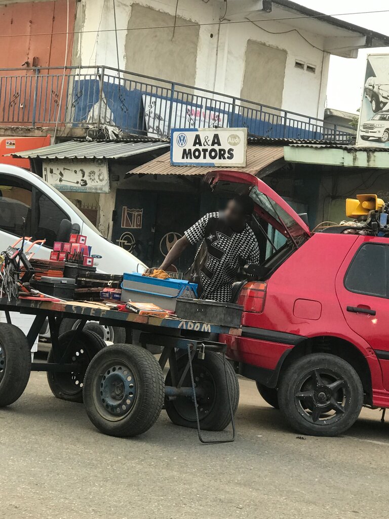 Auto parts and auto goods store A and A Motors, Accra, photo