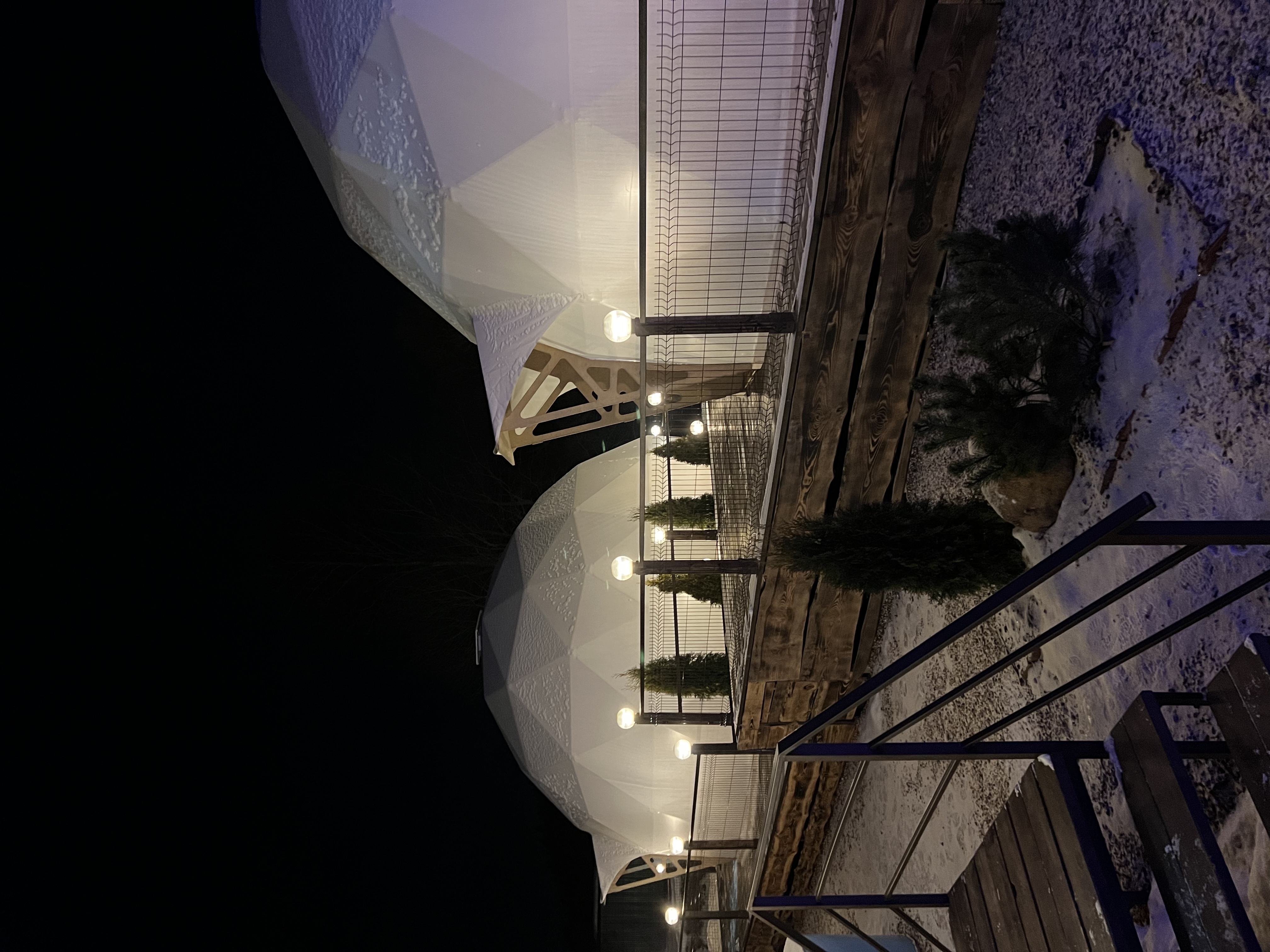 Фото Купольные дома-сферы на ферме