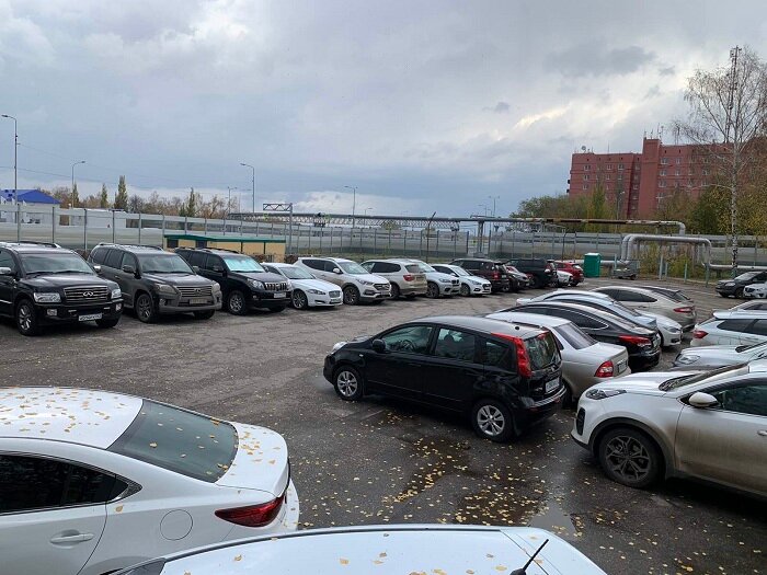 موقف السيارات Автостоянка у аэропорта Курумоч Автогарант ، سامارا، صورة