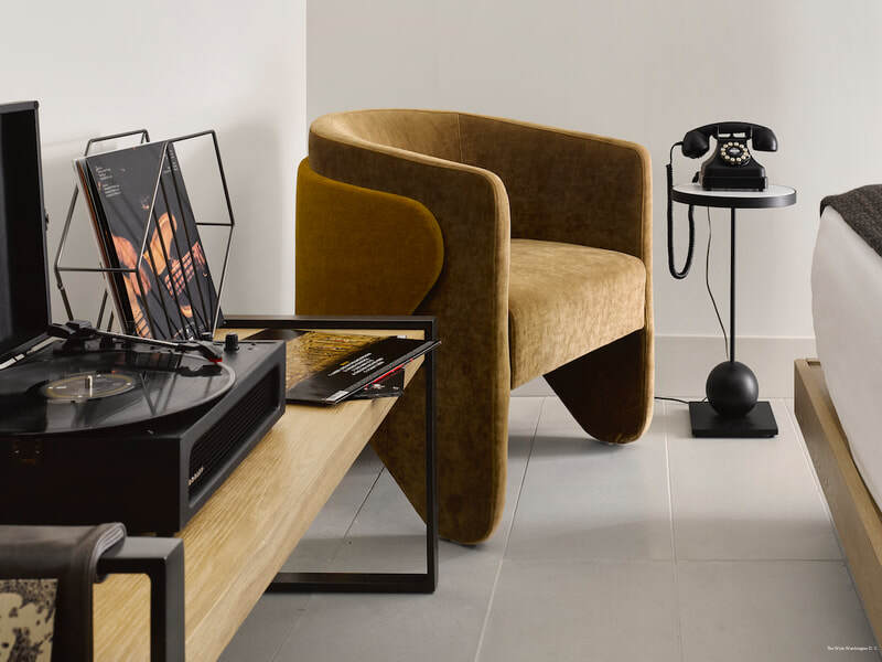 Фото Yours Truly Dc