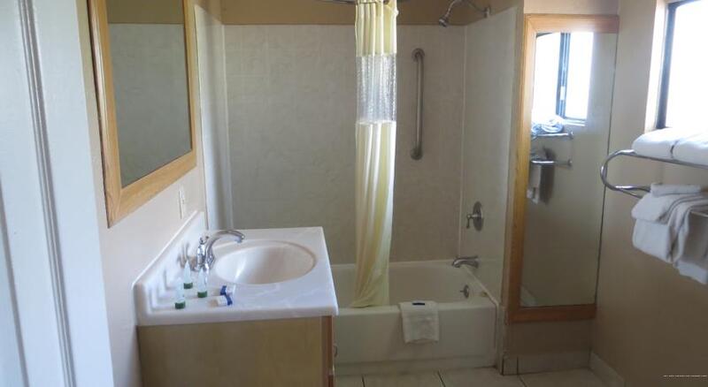 Фото The L Motel