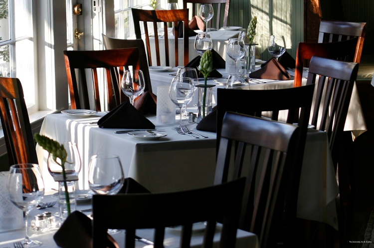 Фото Admiralty Inn & Suites