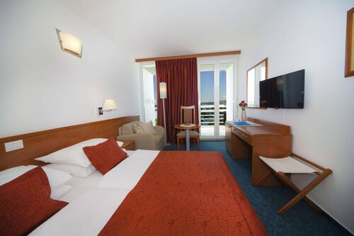 Гостиница Bluesun Hotel Berulia в Бреле