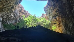 The Cave Akmechet (Túrkistan oblysy, Báıdibek aýdany), nature