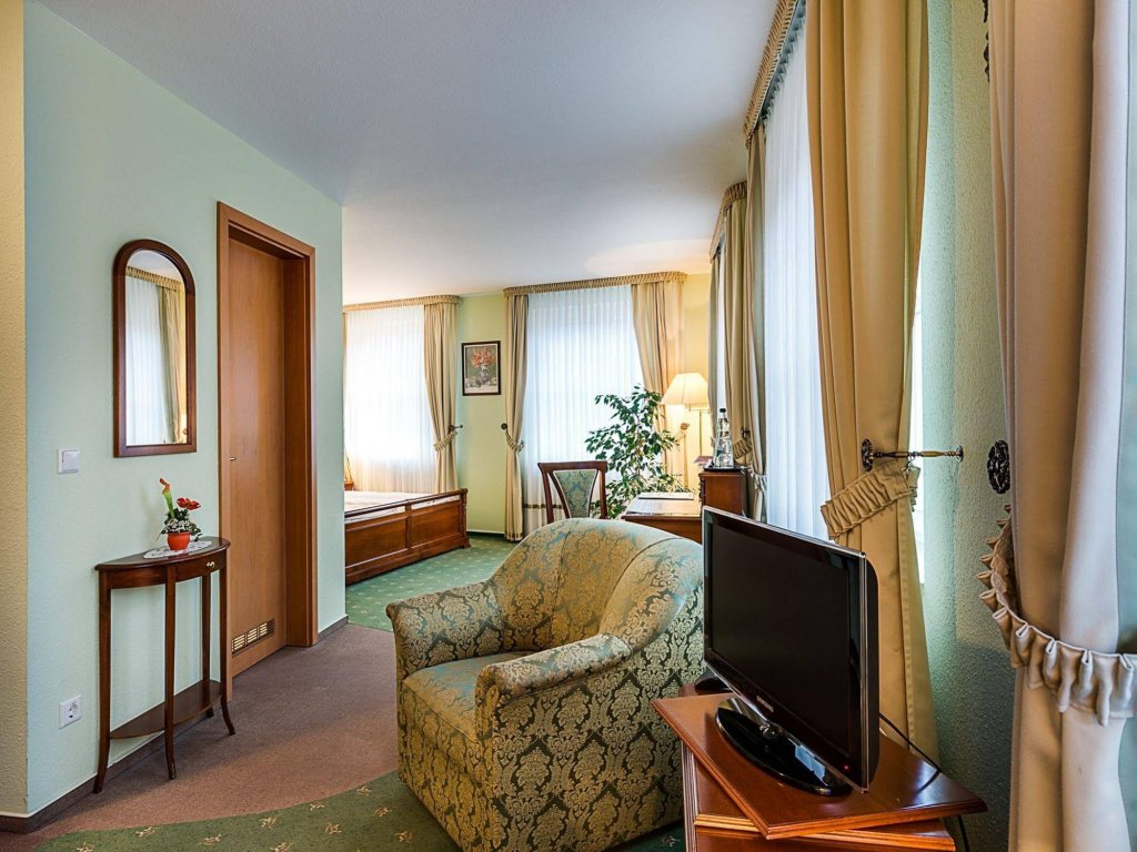 Фото Hotel zur Burg