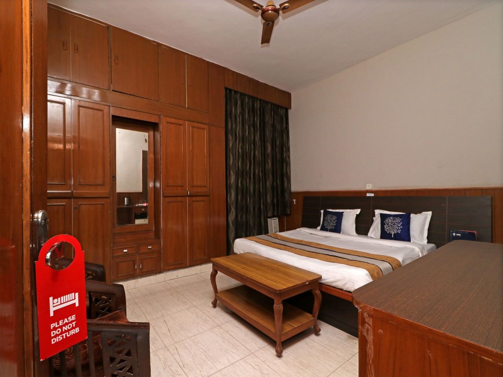 Фото Oyo 10177 A Gulshan Continental