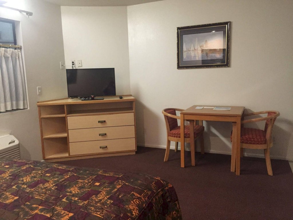 Фото Jolly Roger Hotel