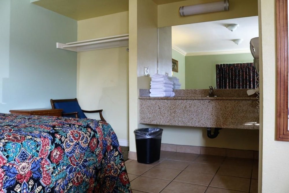 Фото Four Corners motel