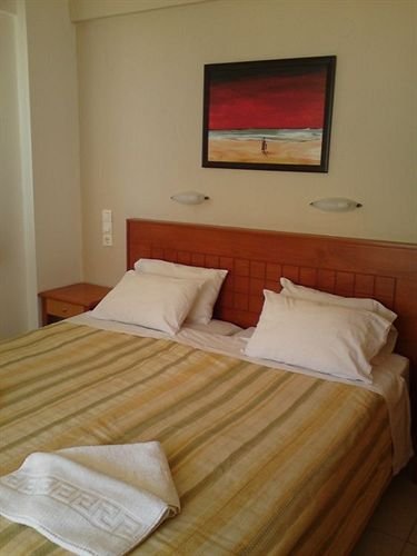 Фото Sunshine Studios & Apartments