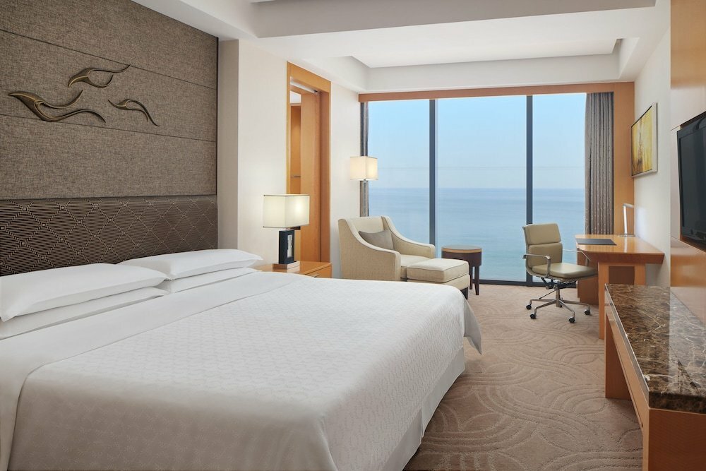 Hotel Sheraton Yantai Golden Beach Resort, Yantai, photo