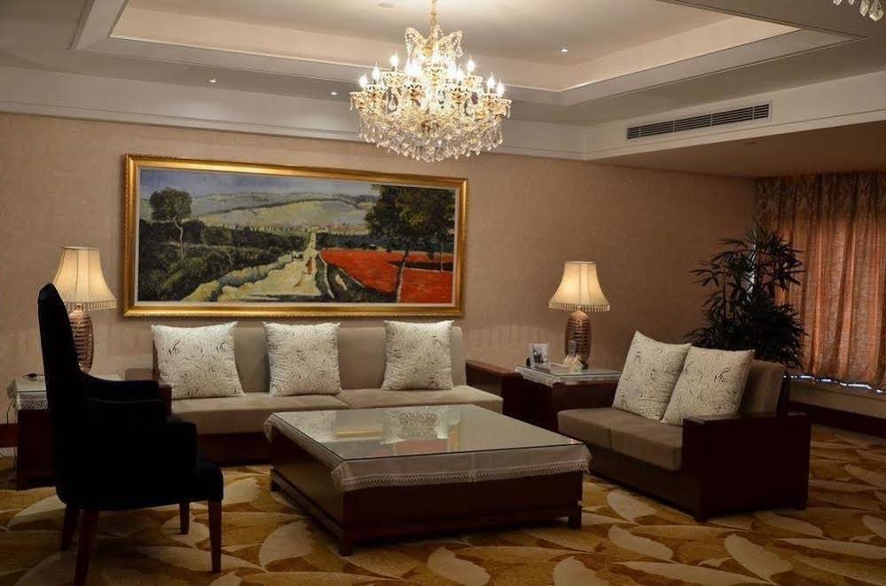 Фото Wuxi Lakeview Park Resort