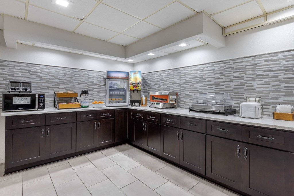 Фото Suburban Extended Stay Hotel at the University