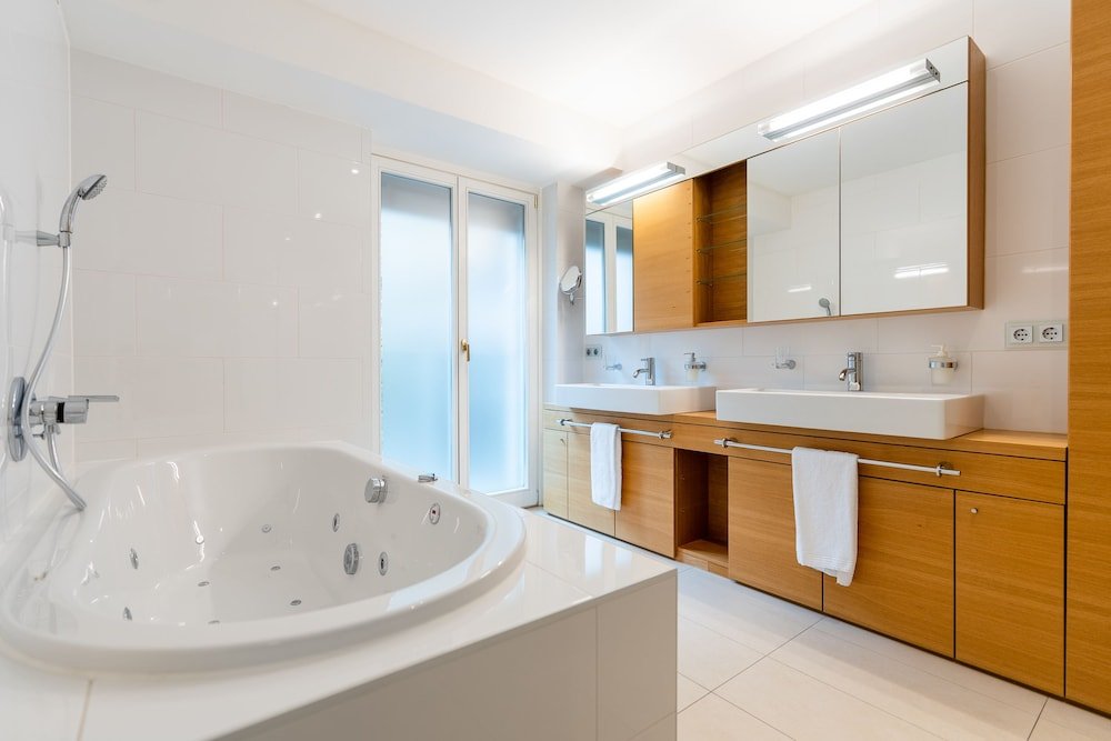 Фото Apartments Wien - Schwarzenbergplatz