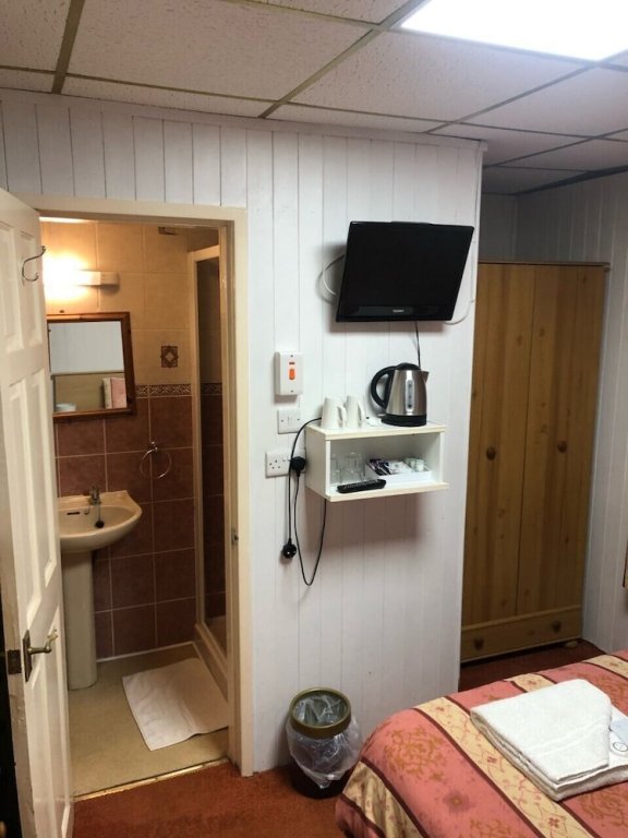 Фото The Albany Hotel