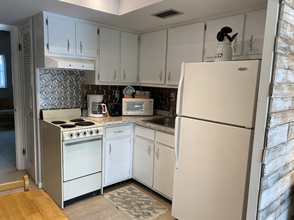 Фото Hideaway Waterfront Resort & Hotel