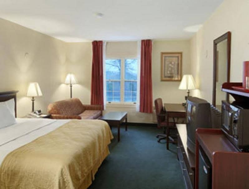 Фото Ramada by Wyndham Groton