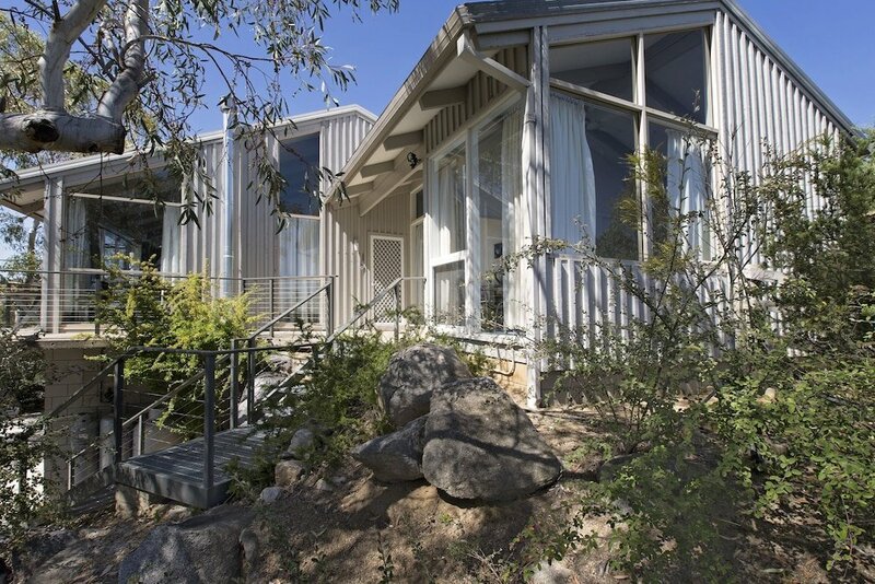 Гостиница 'Matilda' - Spacious & centrally located with great lake views